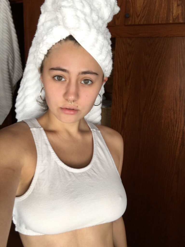 Instagram – Lia Marie Johnson – Nude