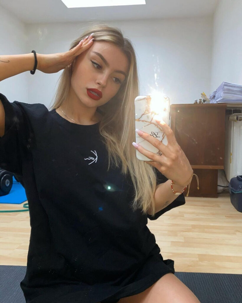 Instagram – Linabmn – Nude