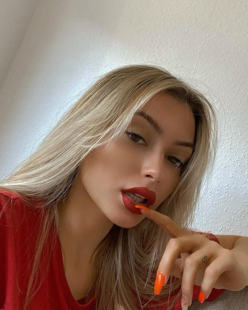 Instagram – Linabmn – Nude