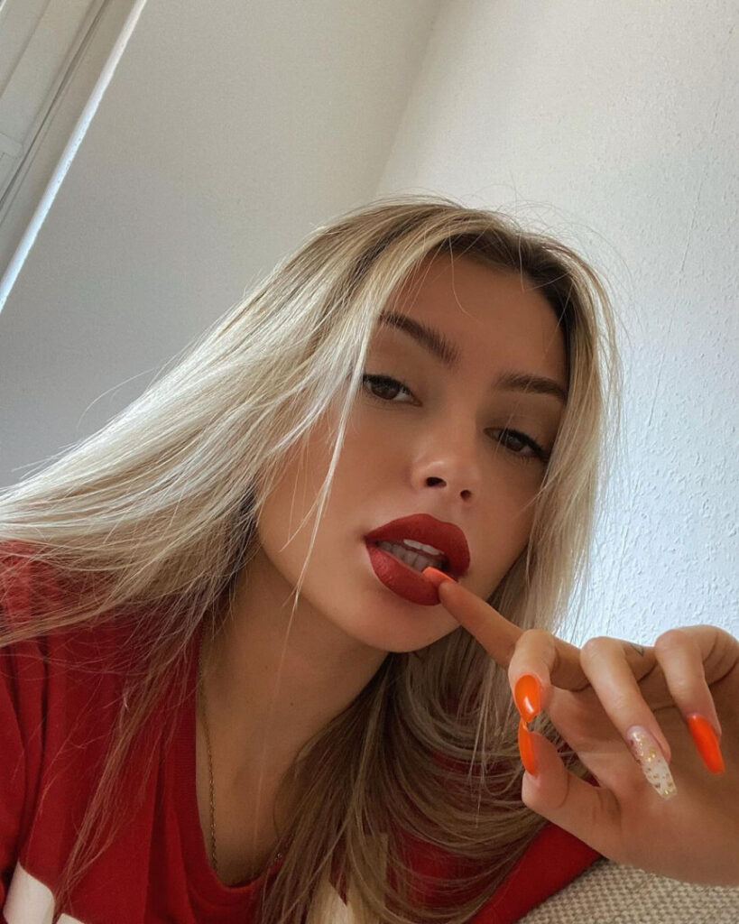 Instagram – Linabmn – Nude