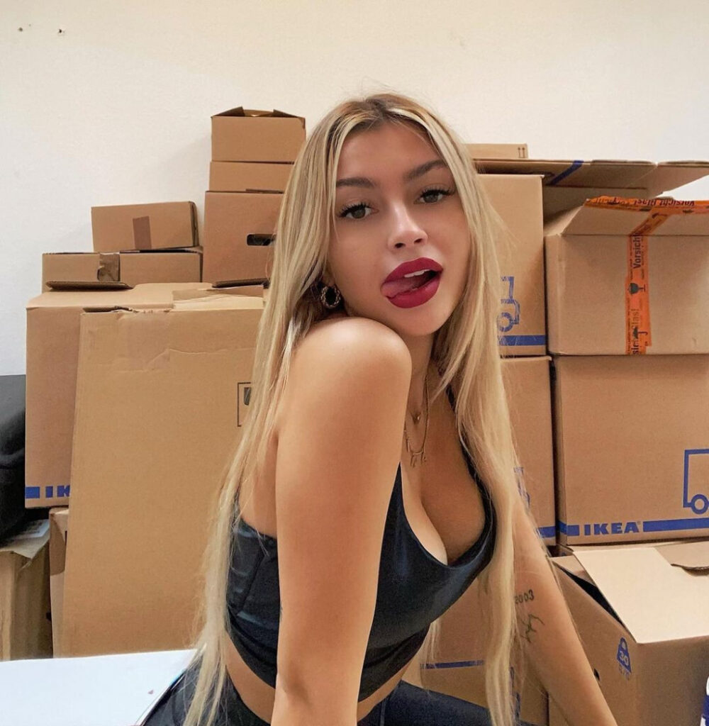 Instagram – Linabmn – Nude