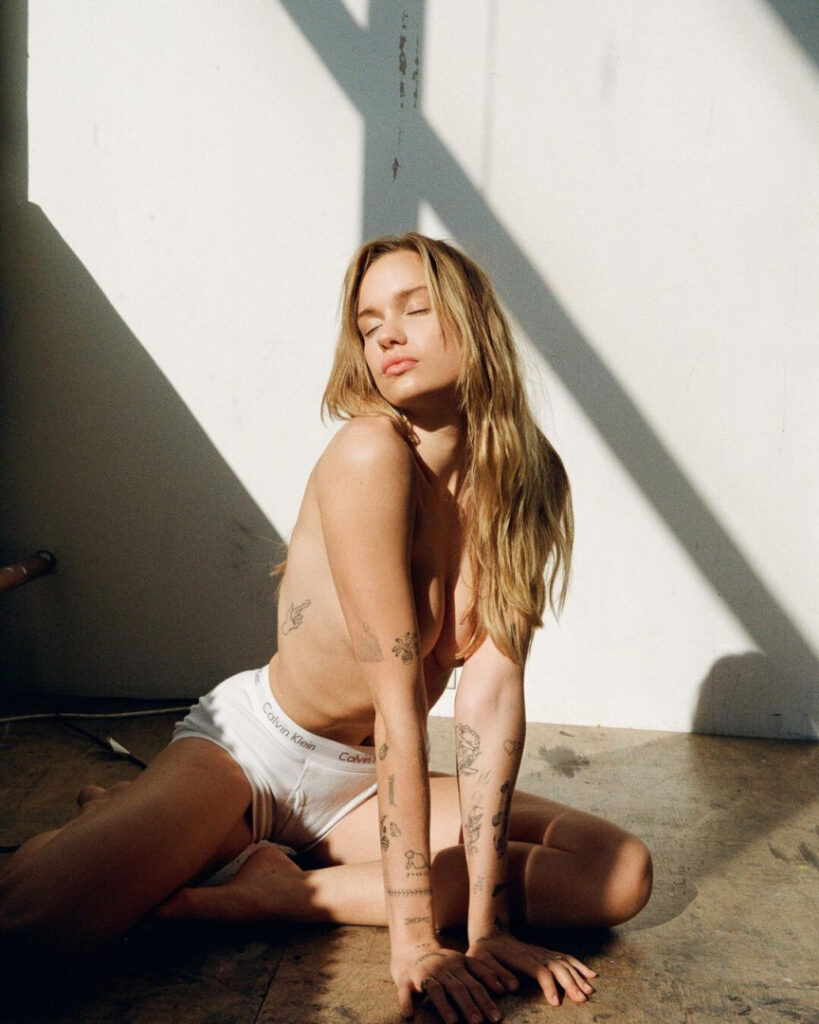 Instagram – Lindsay Vrckovnik Linmick – Nude