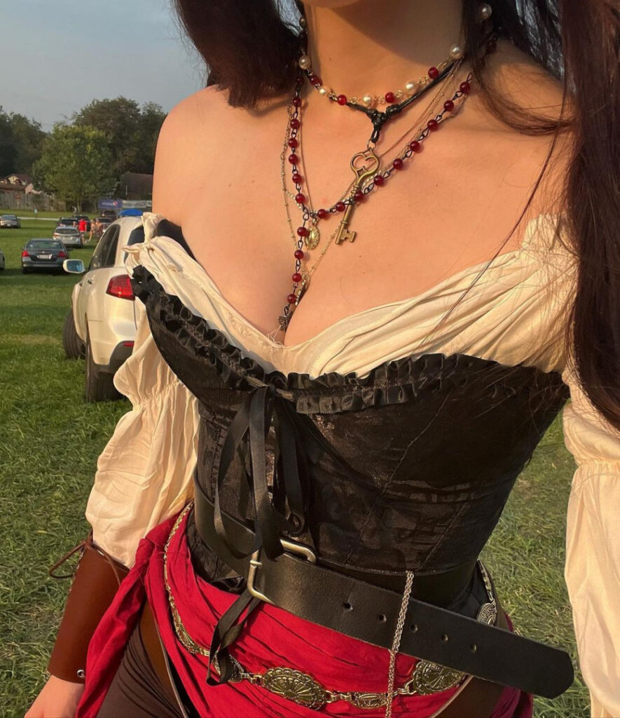 Instagram – Liv @littlelivbug – Nude