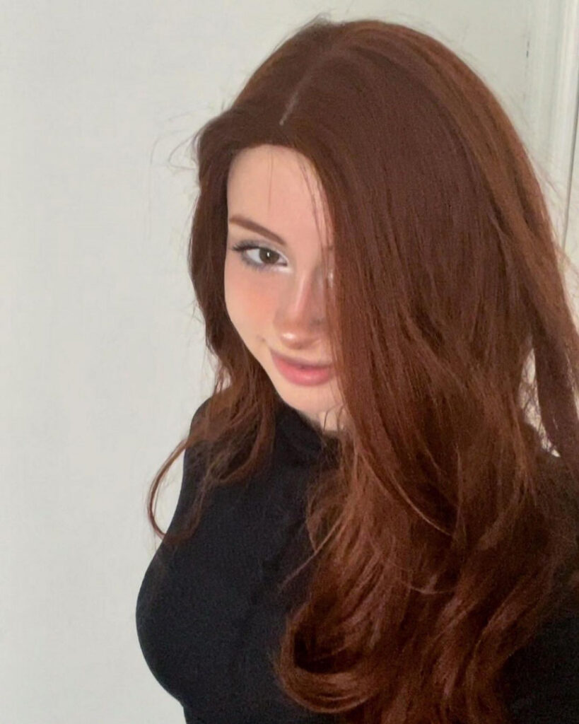 Instagram – Liv @littlelivbug – Nude