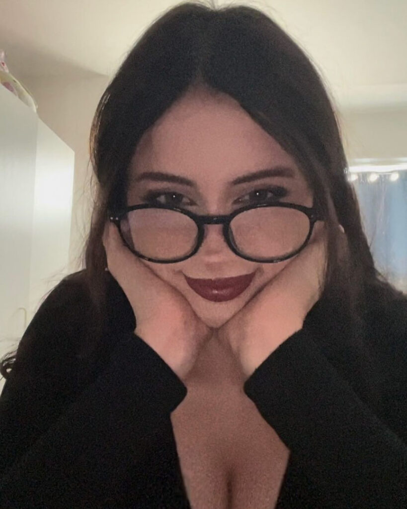 Instagram – Liv @littlelivbug – Nude