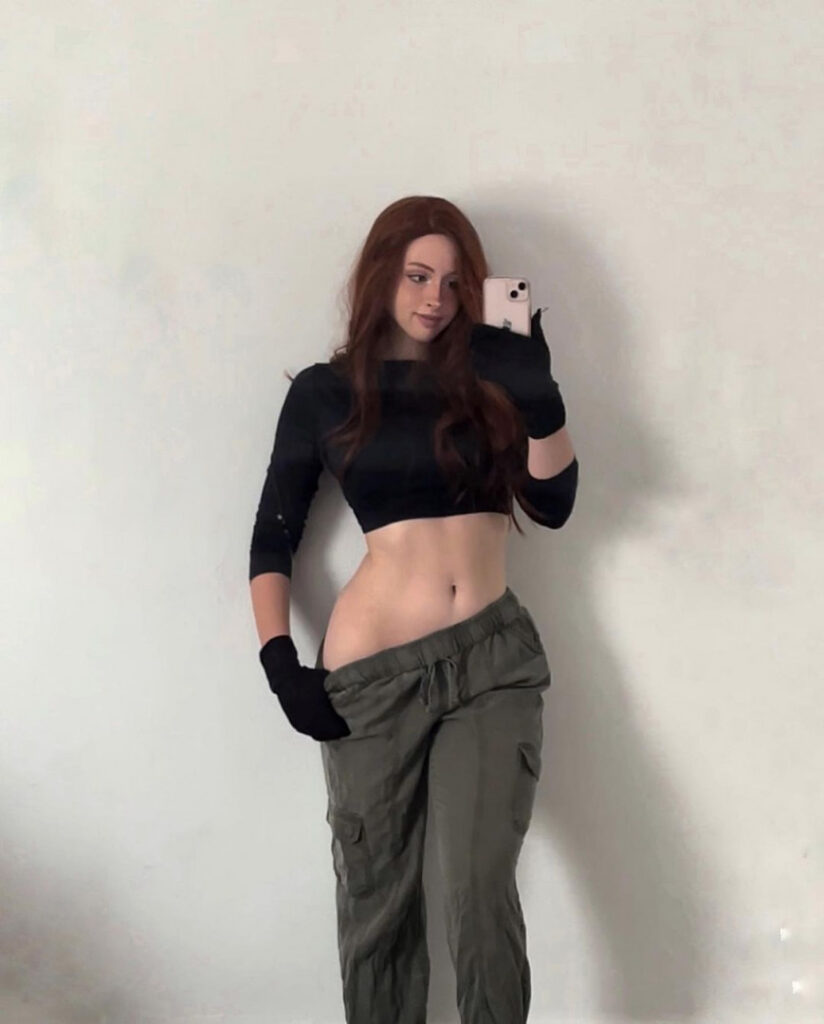 Instagram – Liv @littlelivbug – Nude