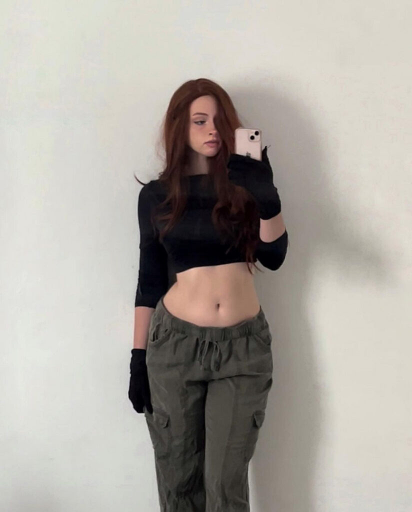 Instagram – Liv @littlelivbug – Nude