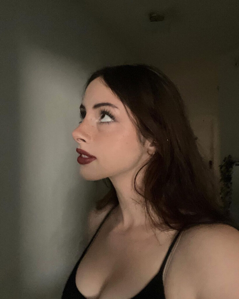 Instagram – Liv @littlelivbug – Nude