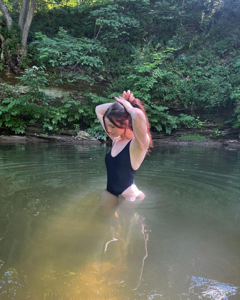 Instagram – Liv @littlelivbug – Nude