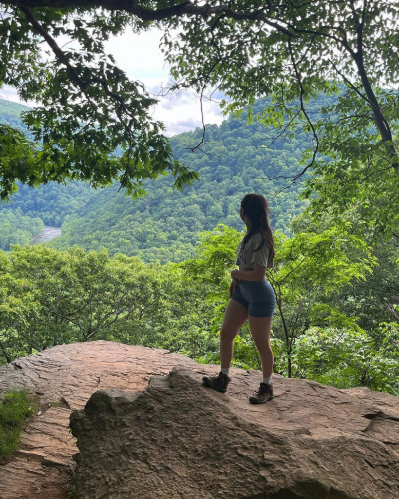 Instagram – Liv @littlelivbug – Nude