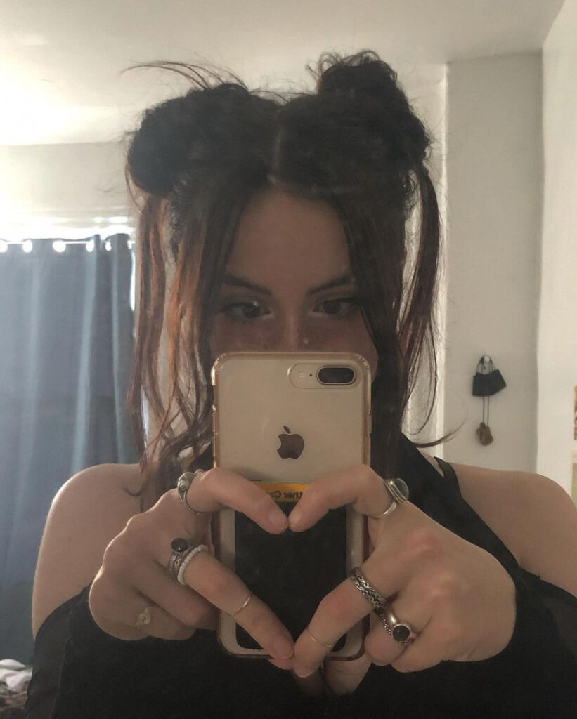 Instagram – Liv @littlelivbug – Nude