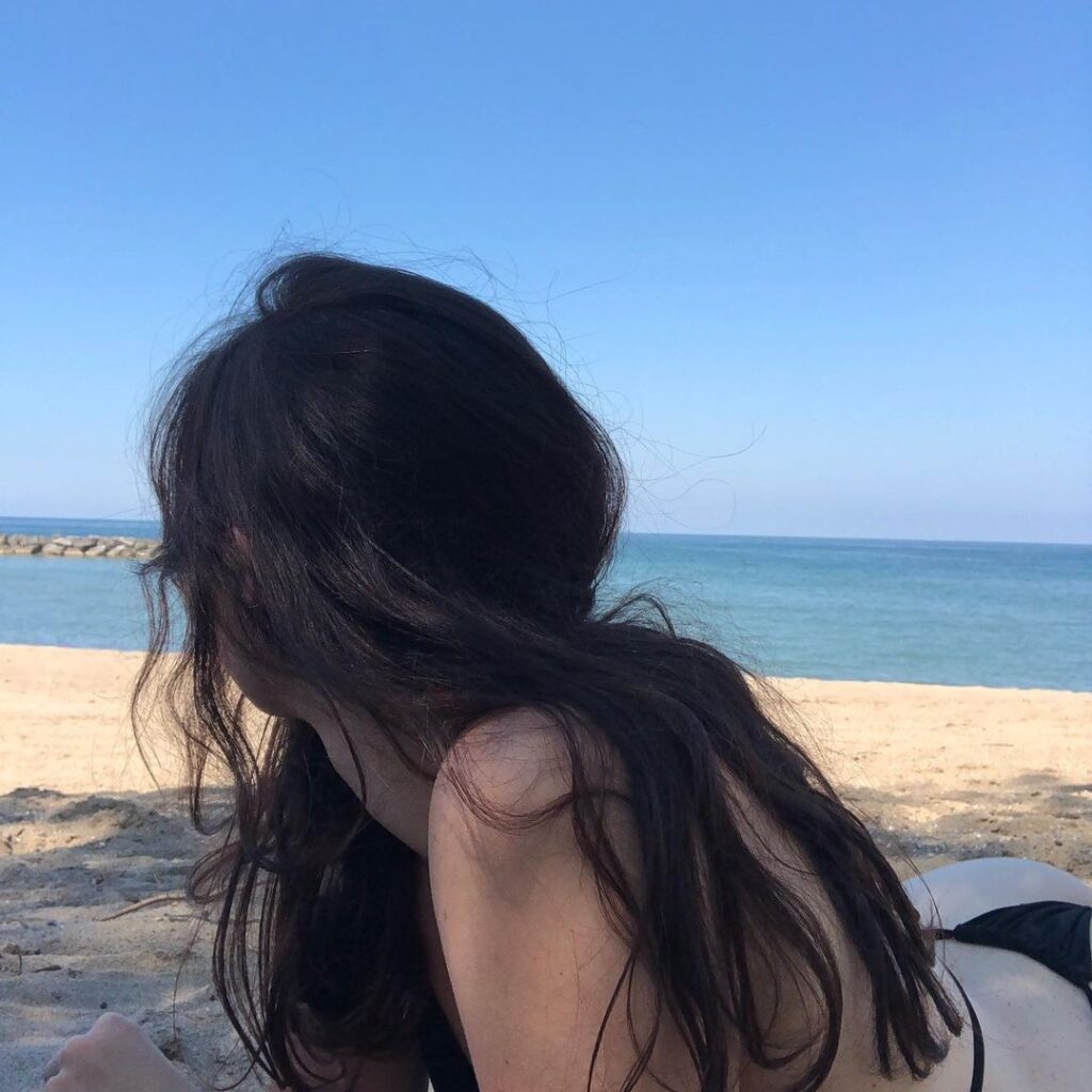 Instagram – Liv @littlelivbug – Nude