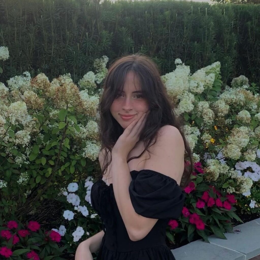 Instagram – Liv @littlelivbug – Nude