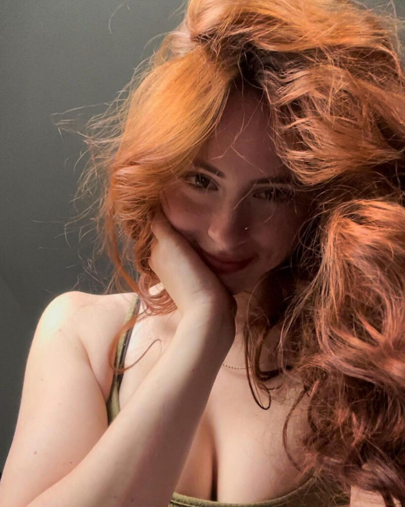 Instagram – Liv @littlelivbug – Nude