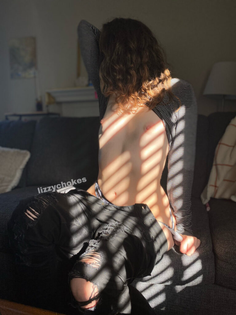 OnlyFans – ManyVids – LizzyChokes – Nude