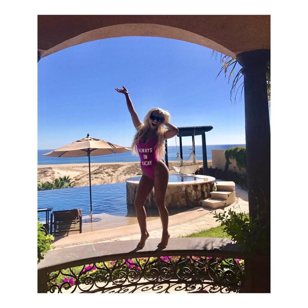 Instagram – Logan Yarts aka Logan Farts – Nude