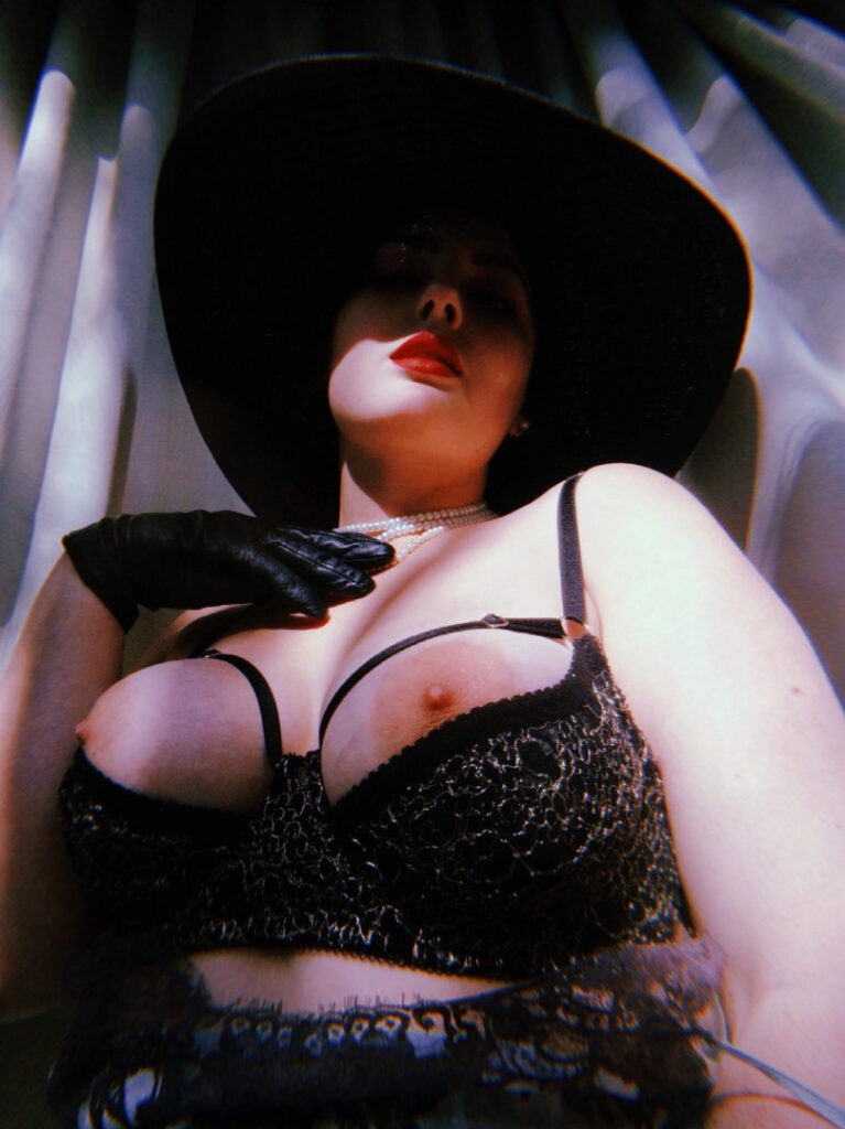 Instagram – Logandria – Nude