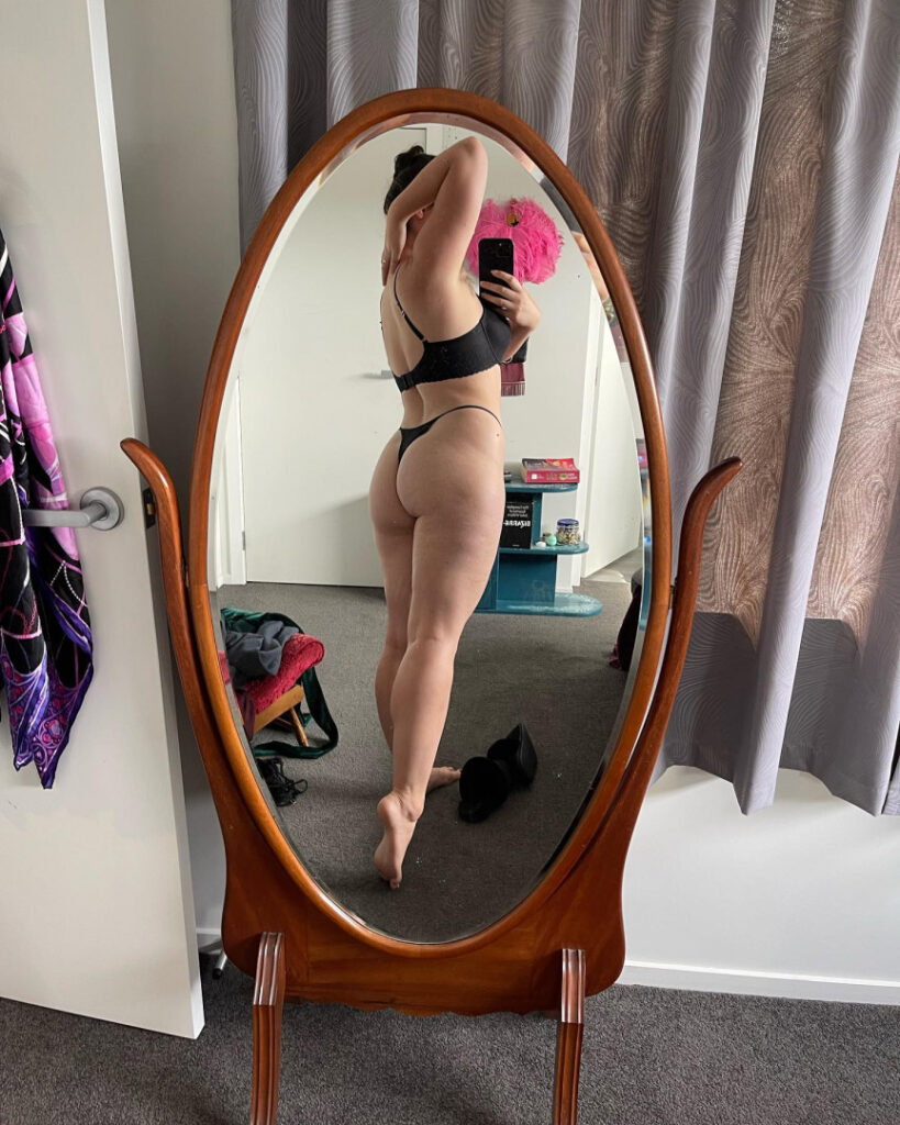 Instagram – Logandria – Nude