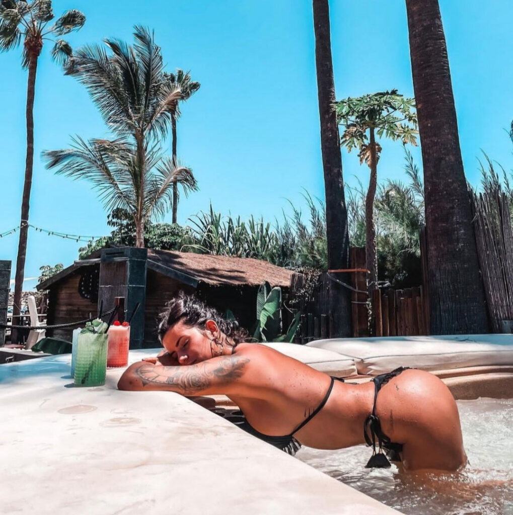 Instagram – T H I C C – Lola Ortiz – Nude