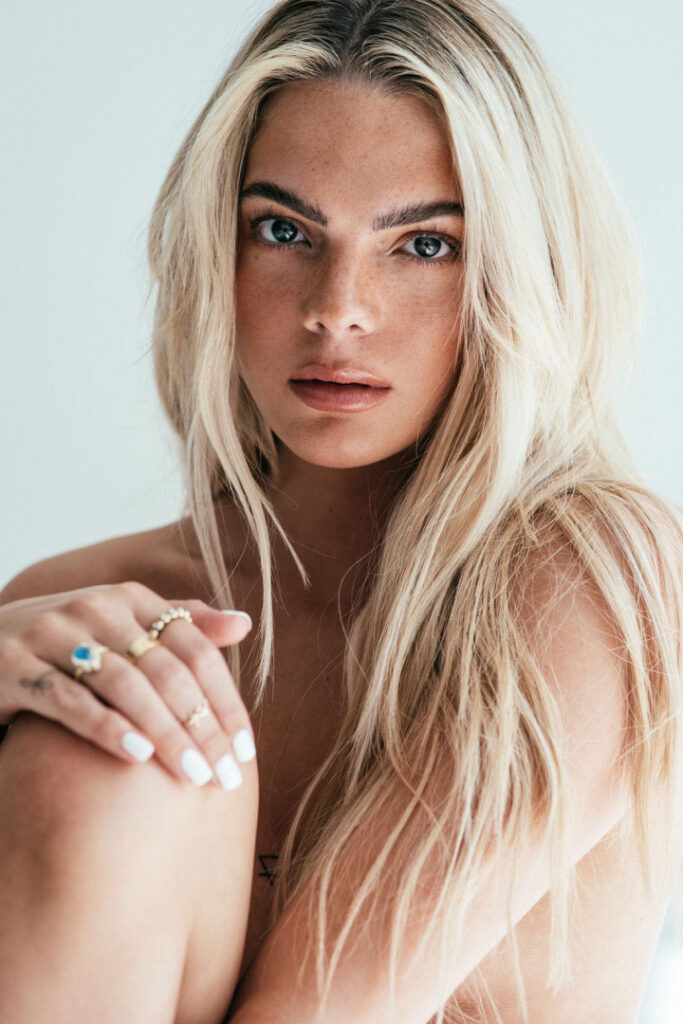 Celeb – Louisa Johnson – Nude