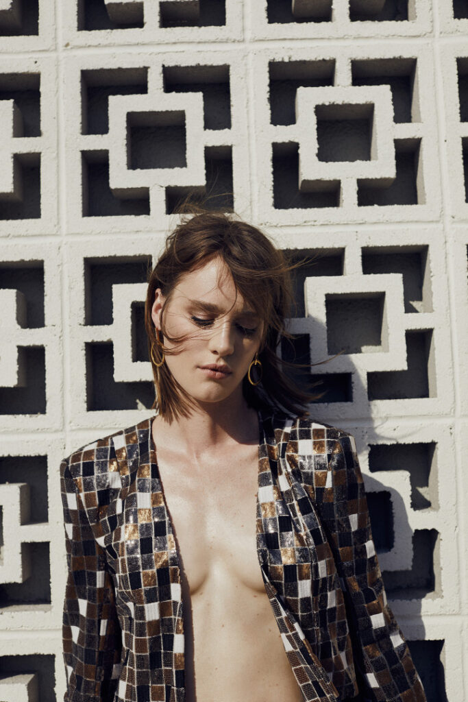 Celeb – Mackenzie Davis – Nude