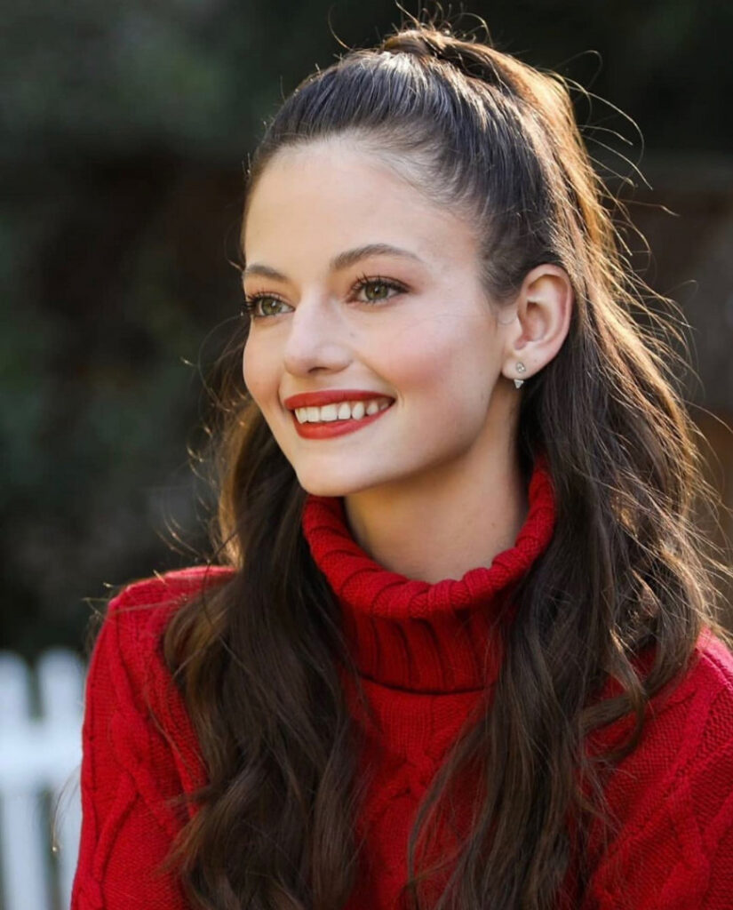 Celeb – Mackenzie Foy – Nude