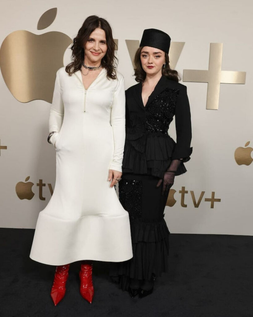 Celeb – Maisie Williams – Nude