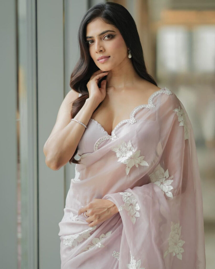 Celeb – Instagram – Indian – Malavika Mohanan – Nude