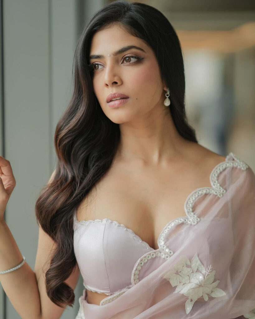 Celeb – Instagram – Indian – Malavika Mohanan – Nude