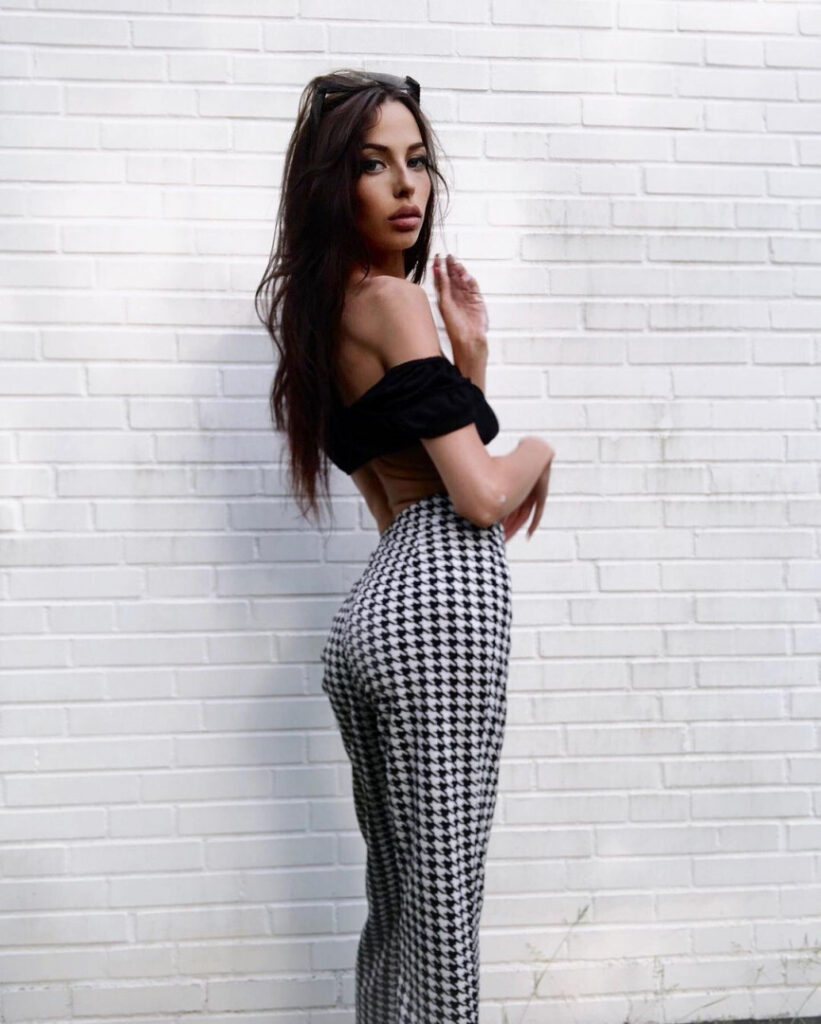 Instagram – marlinskaa – Nude