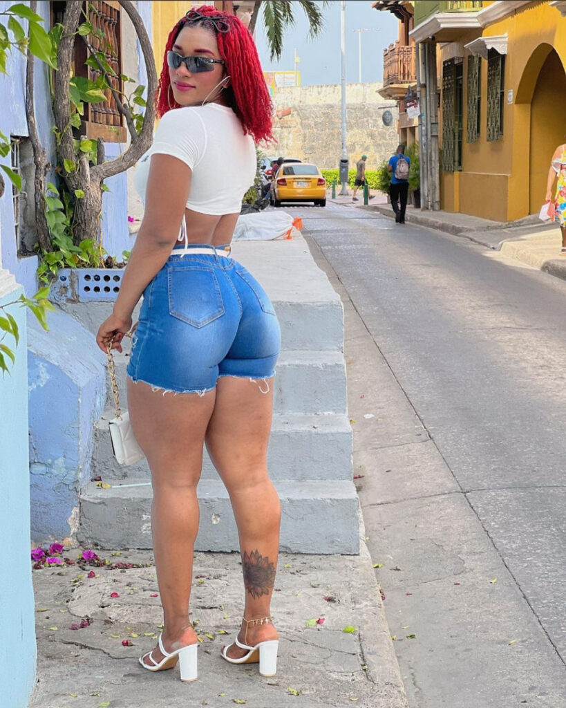 Instagram – T H I C C – Latina – maryoficial_fit – Nude