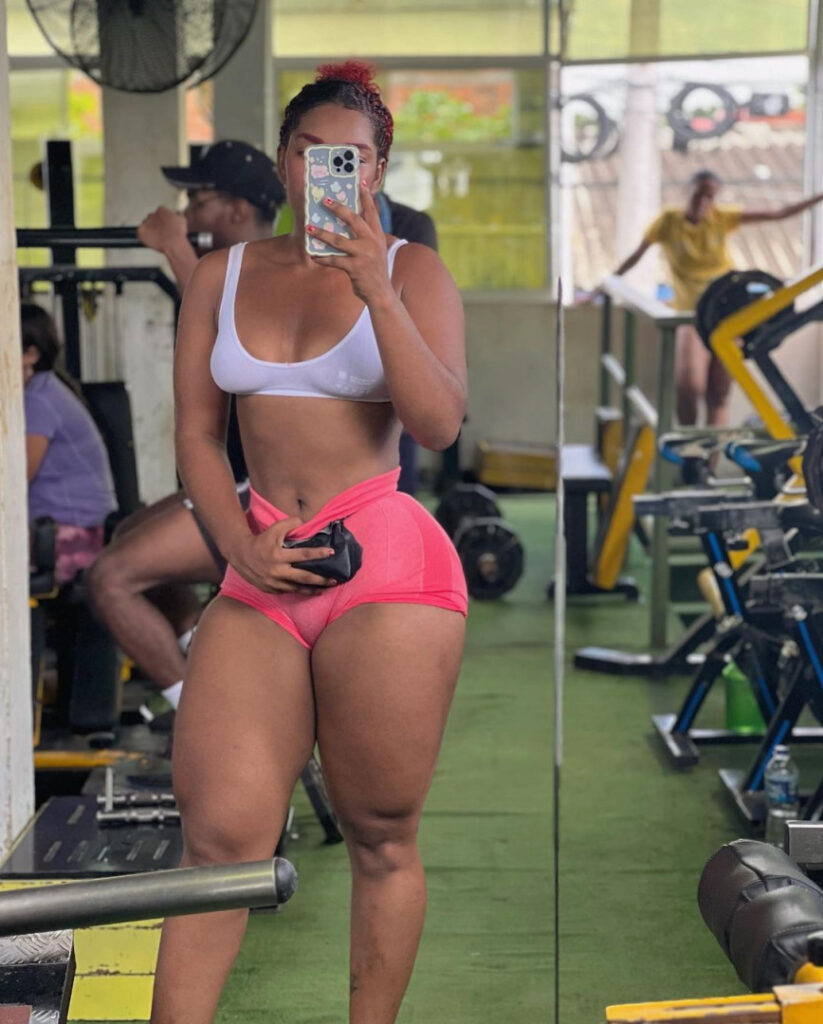 Instagram – T H I C C – Latina – maryoficial_fit – Nude