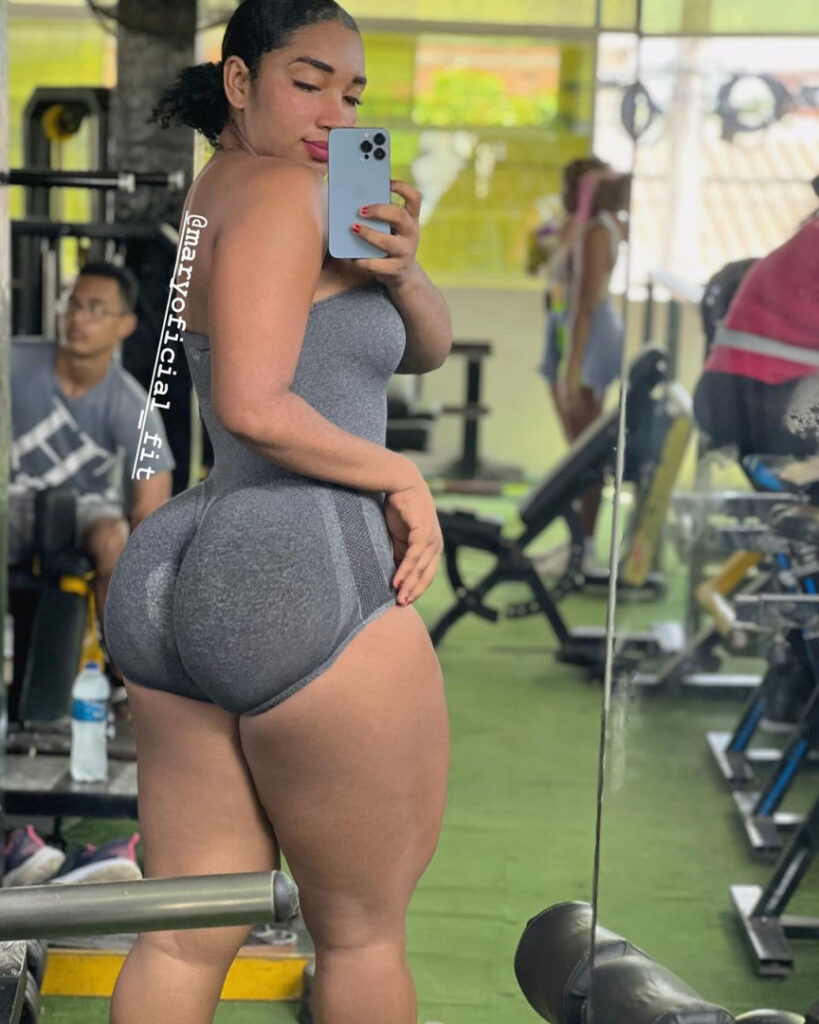 Instagram – T H I C C – Latina – maryoficial_fit – Nude