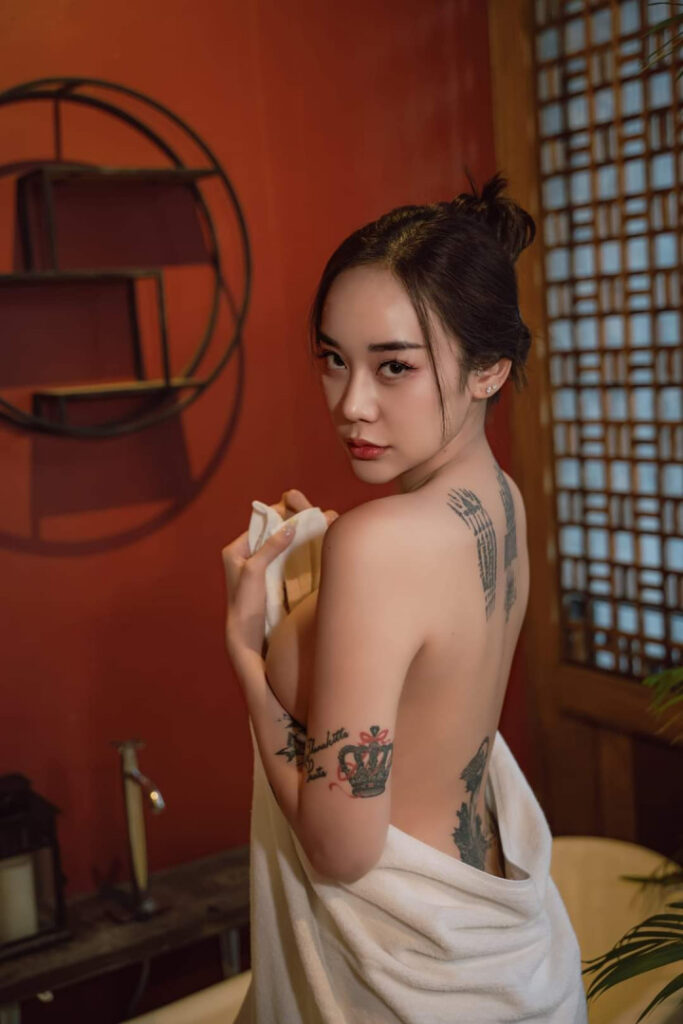 Meguspusita – Nude