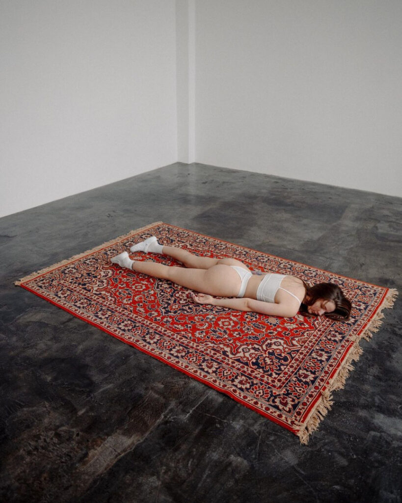 Instagram – Meow.fit – Nude