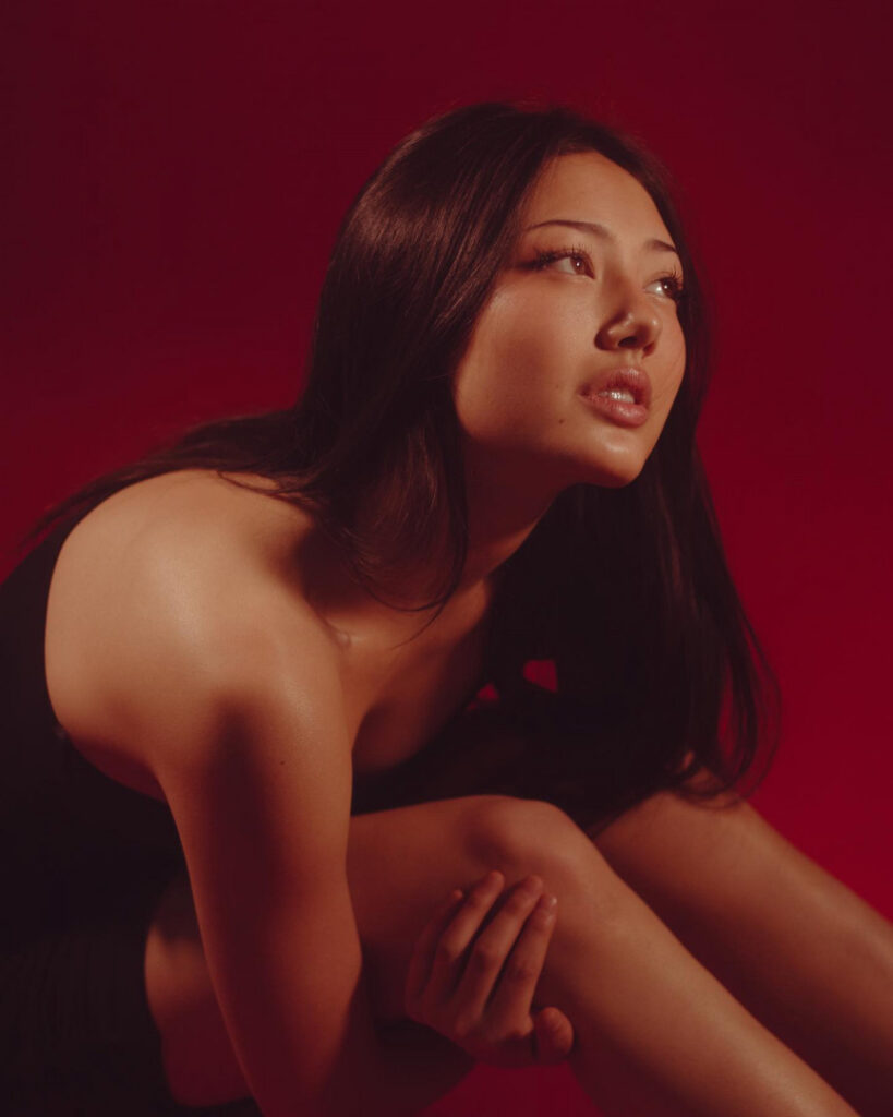 Celeb – Miku Martineau – Nude