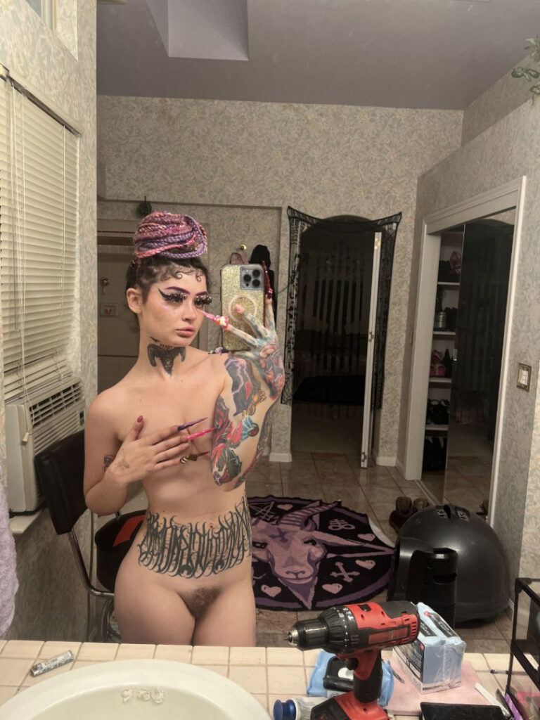 TikTok – MiniTruckMommy – Nude Leaks