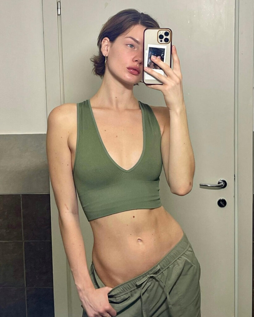 Instagram – Mirthe Dijkstra – Nude