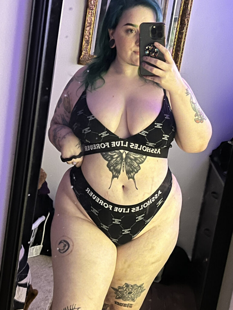 OnlyFans – TikTok – T H I C C – Mistressbatty | Bunnyrosexx – Nude