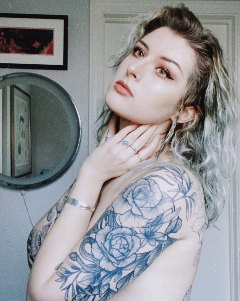 Celeb – Mothica – Nude