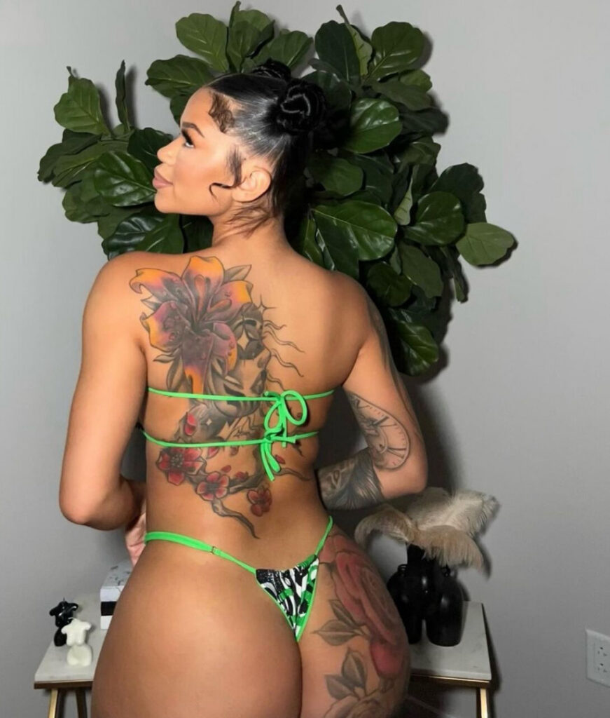 OnlyFans – T H I C C – Mulan Hernandez – Nude Leaks