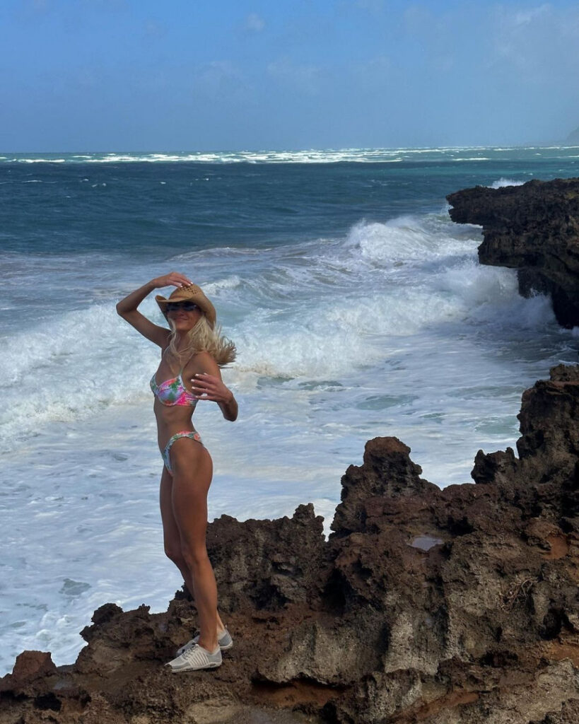 Celeb – Petite – Nastia Liukin – Nude