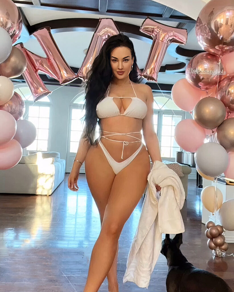 Instagram – Natalie Halcro – Nude