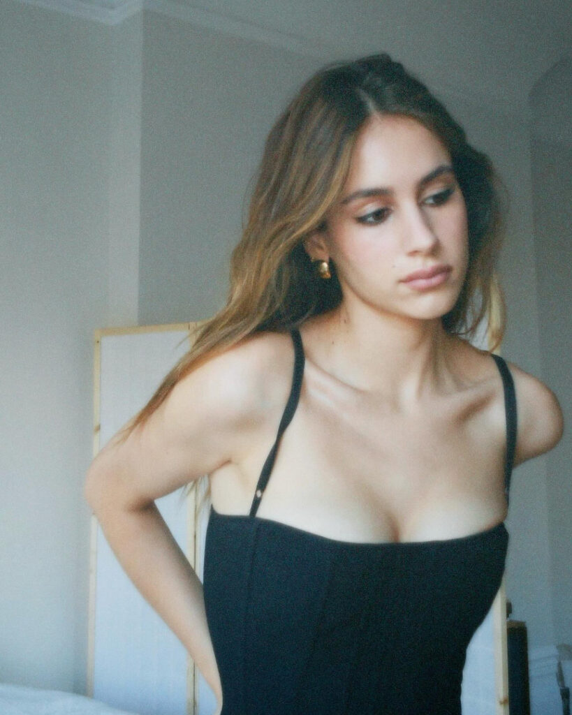 Celeb – Nell Verlaque – Nude