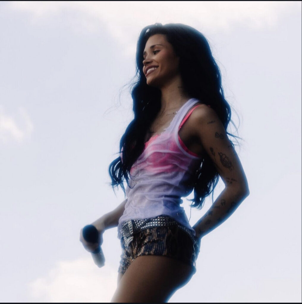 TikTok – Petite – Nessa Barrett – Nude