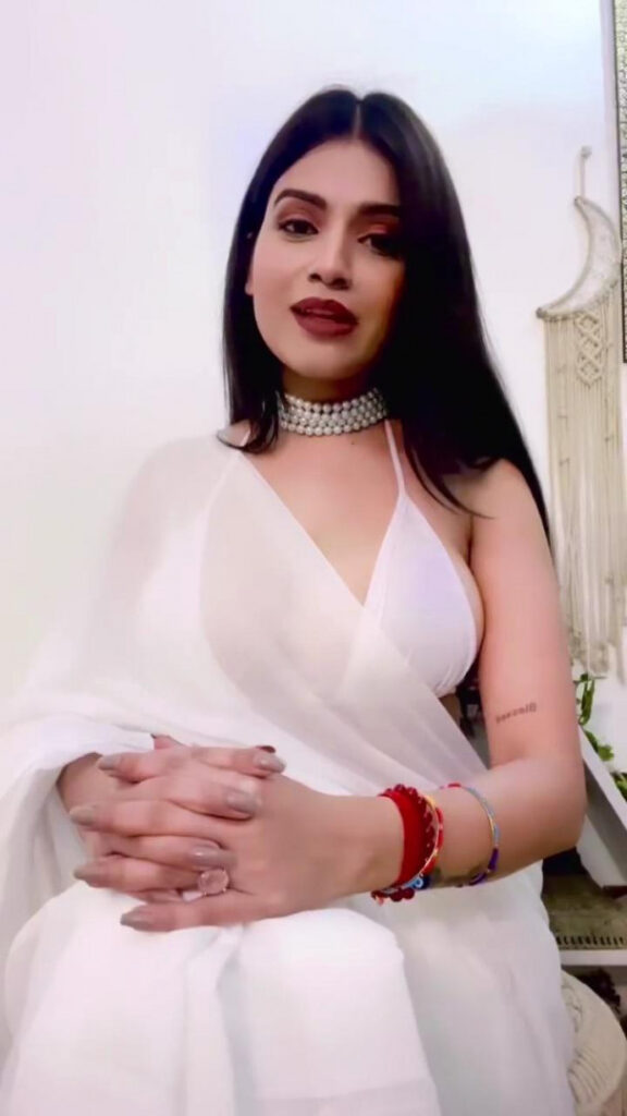 Instagram – Indian – Nidhi Chaudhary – Nude