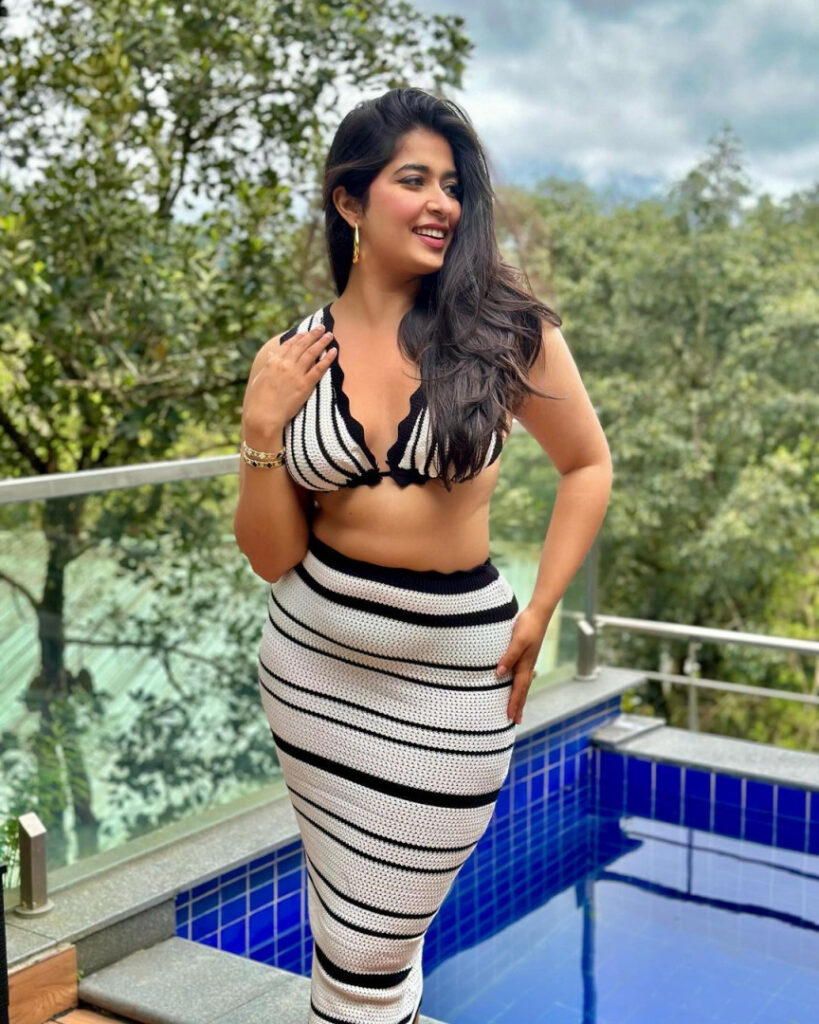 Instagram – Indian – T H I C C – Nikita Sharma – Nude