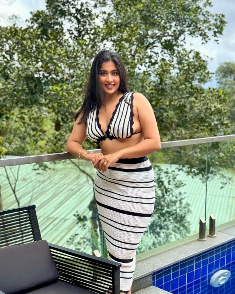 Instagram – Indian – T H I C C – Nikita Sharma – Nude