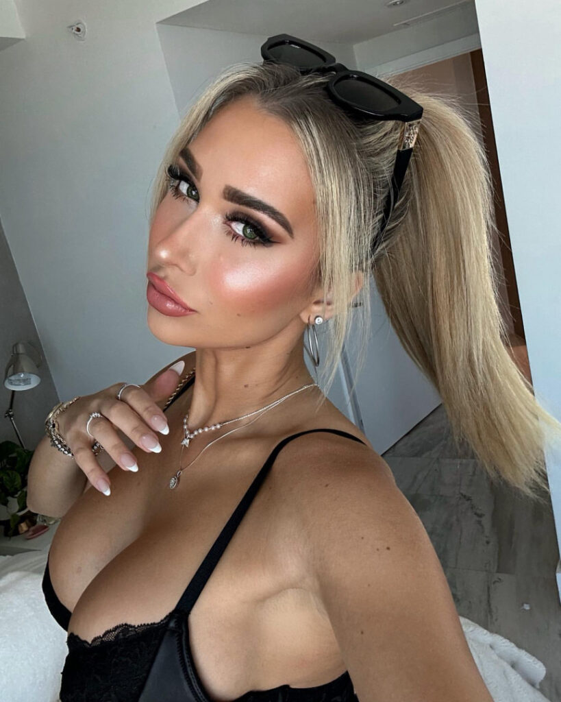 Instagram – Nikita Sullivan – Nude