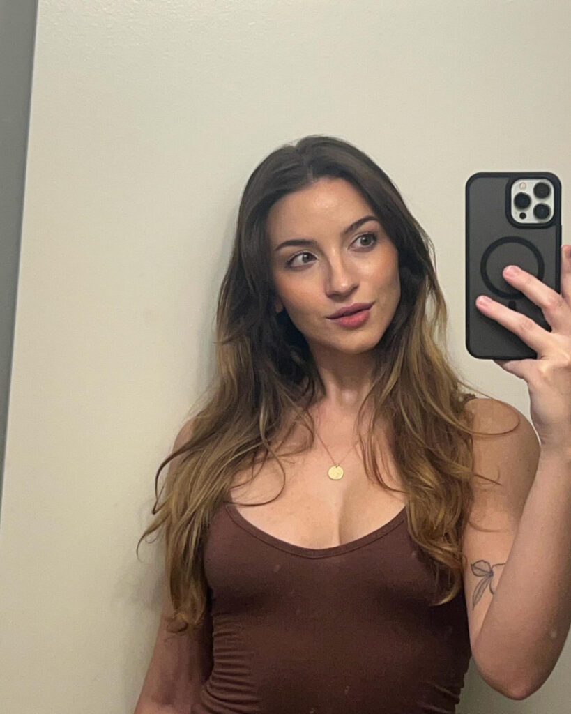 Twitch – Novaleesi – Nude